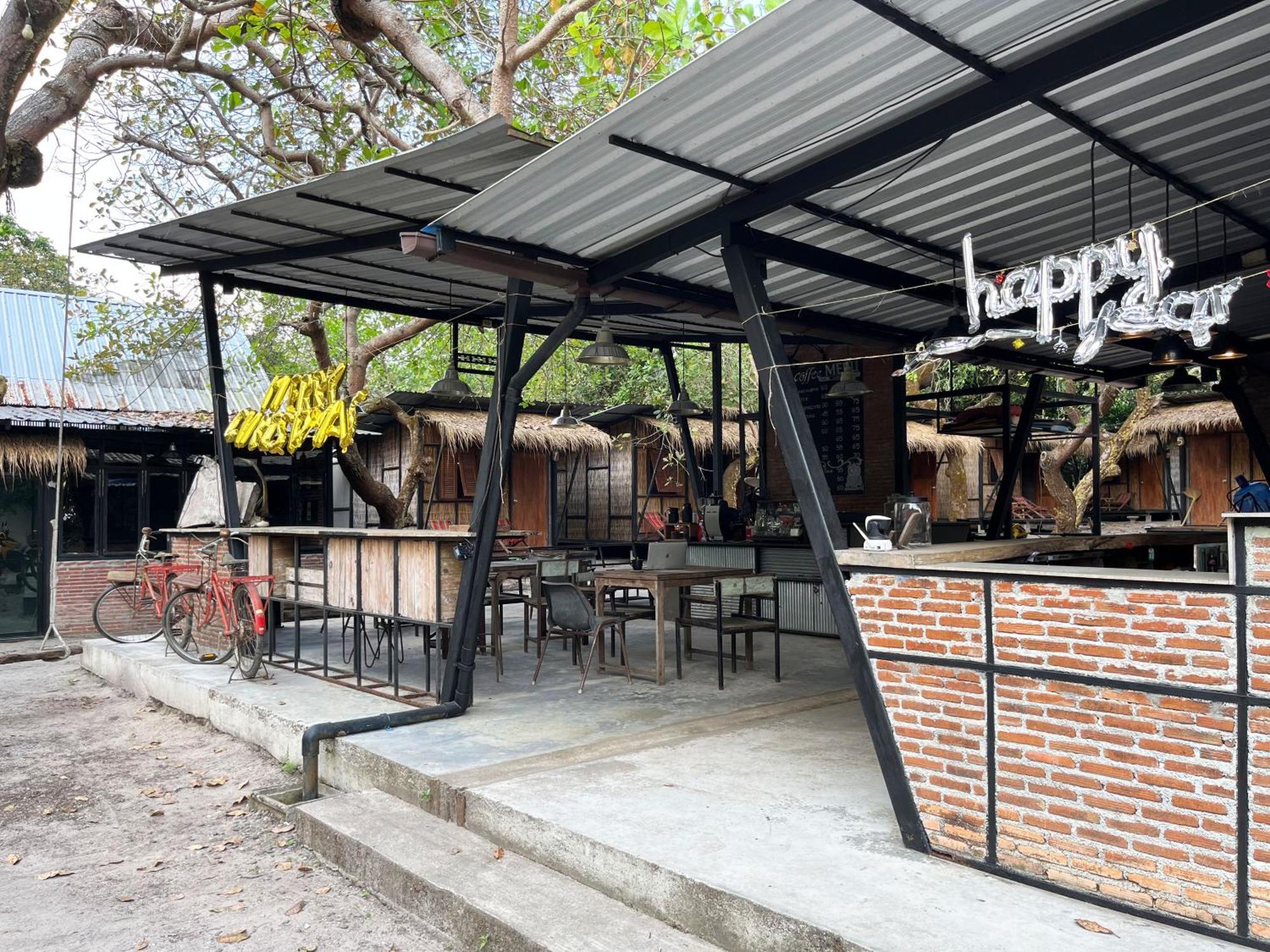 Tempat peranginan Little Hut Koh Phayam