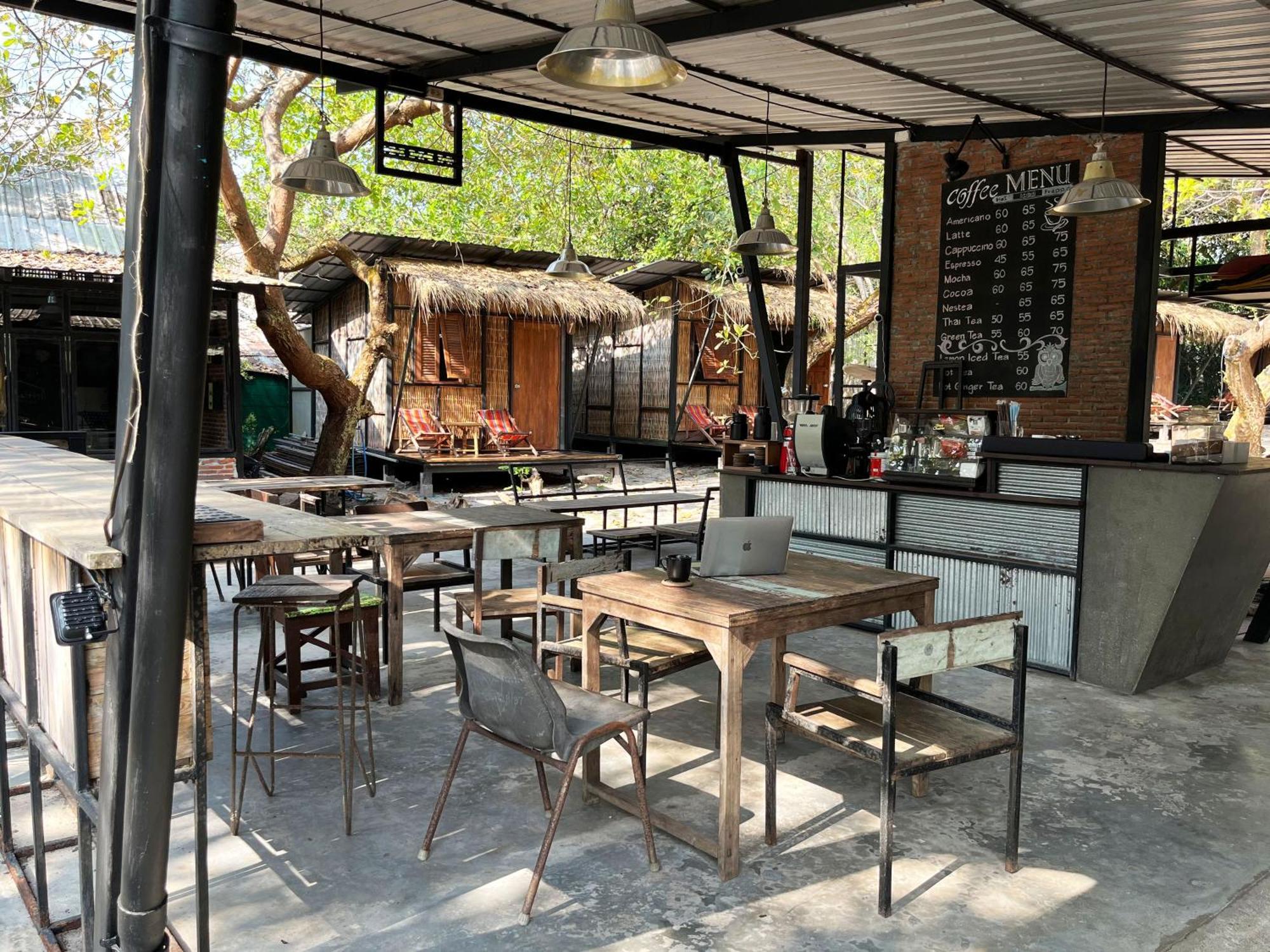 Tempat peranginan Little Hut Koh Phayam